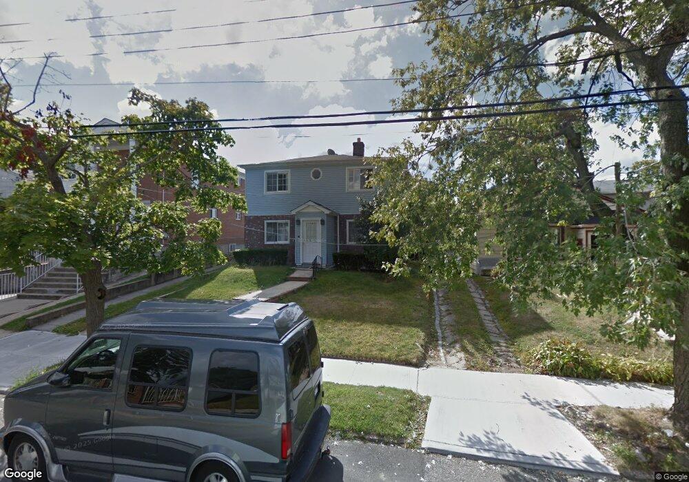 25516 58th Ave, Little Neck, NY 11362 - photo 1