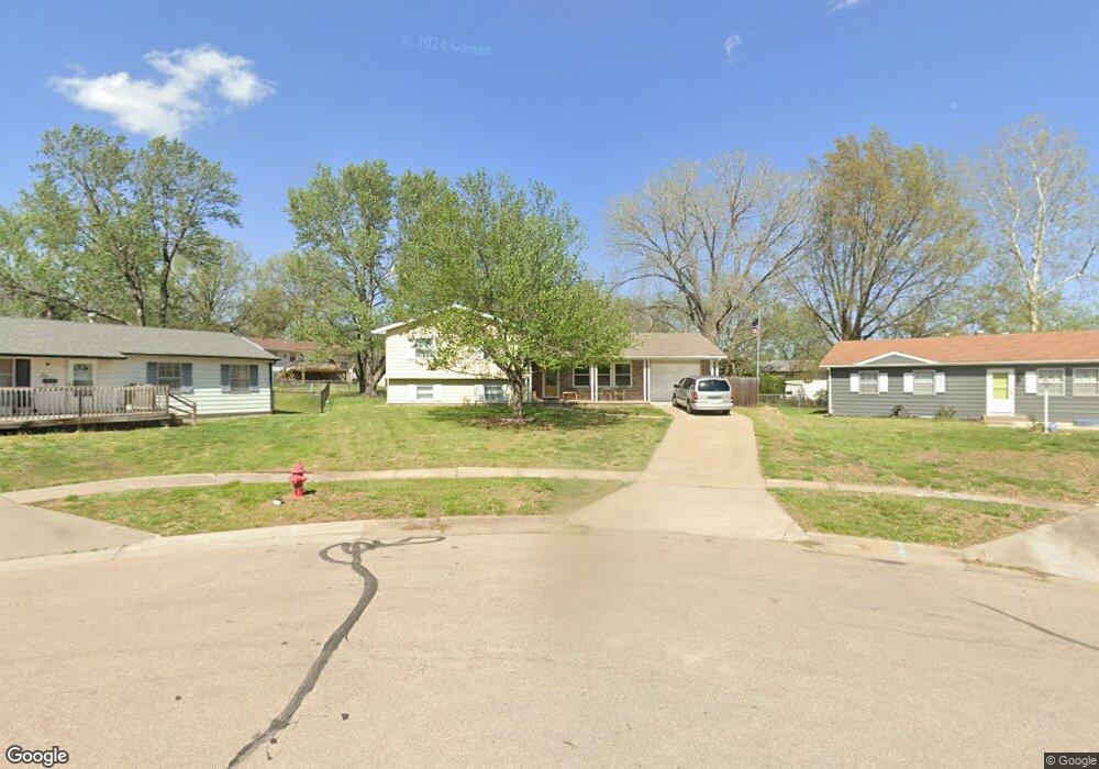 3616 SE Pinecrest Ct, Topeka, KS 66605 - photo 1