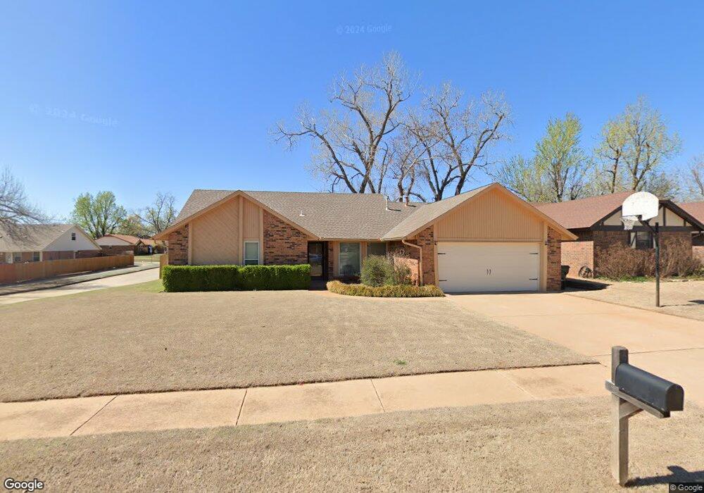301 Wellington Ln, Moore, OK 73160 - photo 1