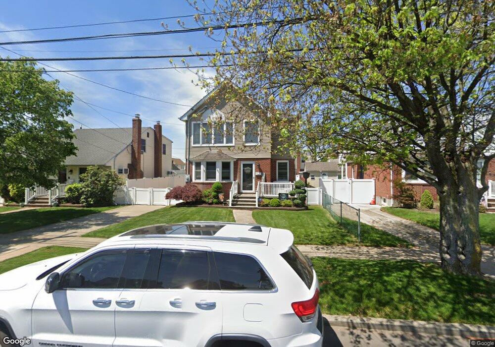 28 Semton Blvd, Franklin Square, NY 11010 - photo 1