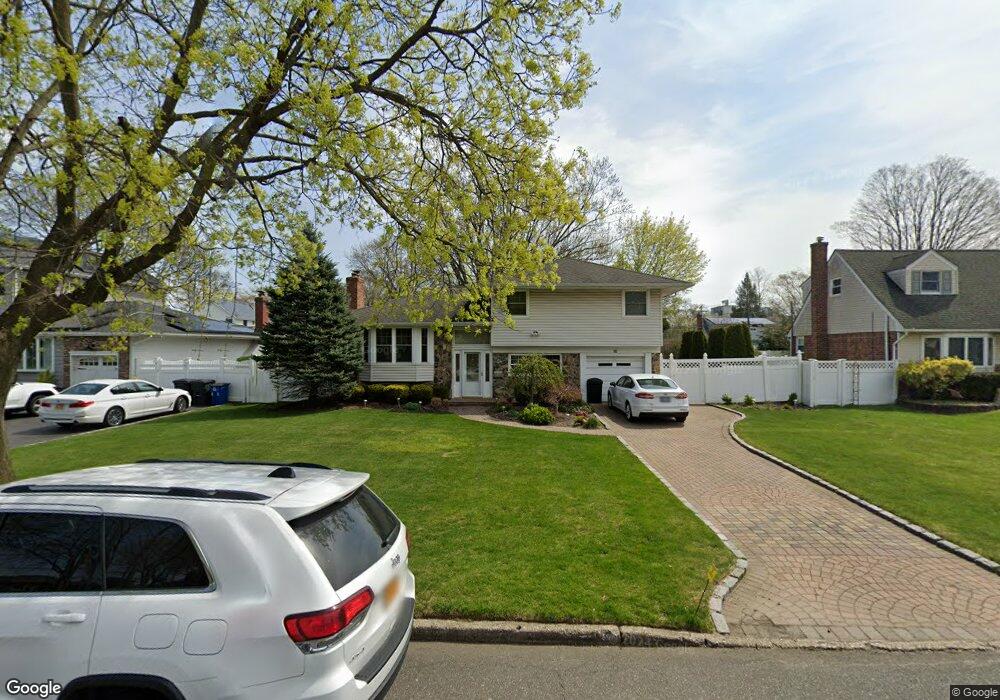 16 Cobb Ln, ComMacK, NY 11725 - photo 1