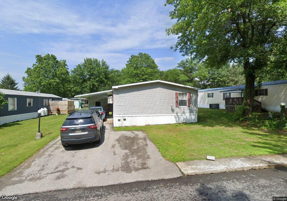 1561 Pin Oak Dr, Chambersburg, PA 17202 - photo 1