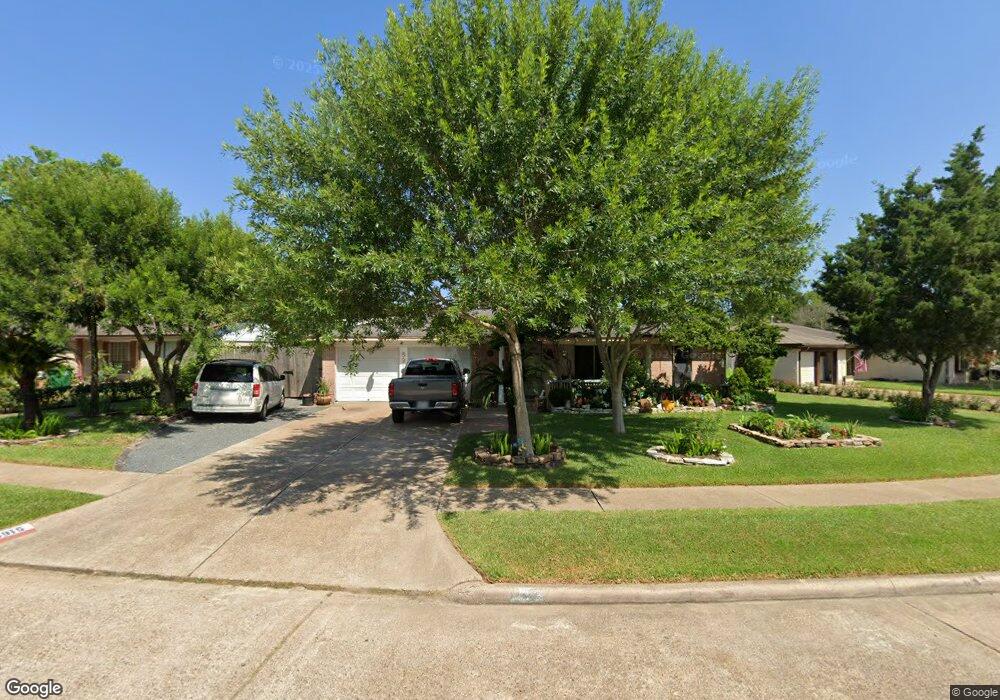 8915 Deer Trail Dr, Houston, TX 77088 - photo 1