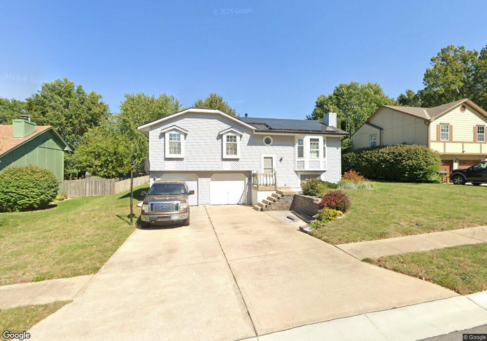 202 W Calico Dr, Raymore, MO 64083 - photo 1