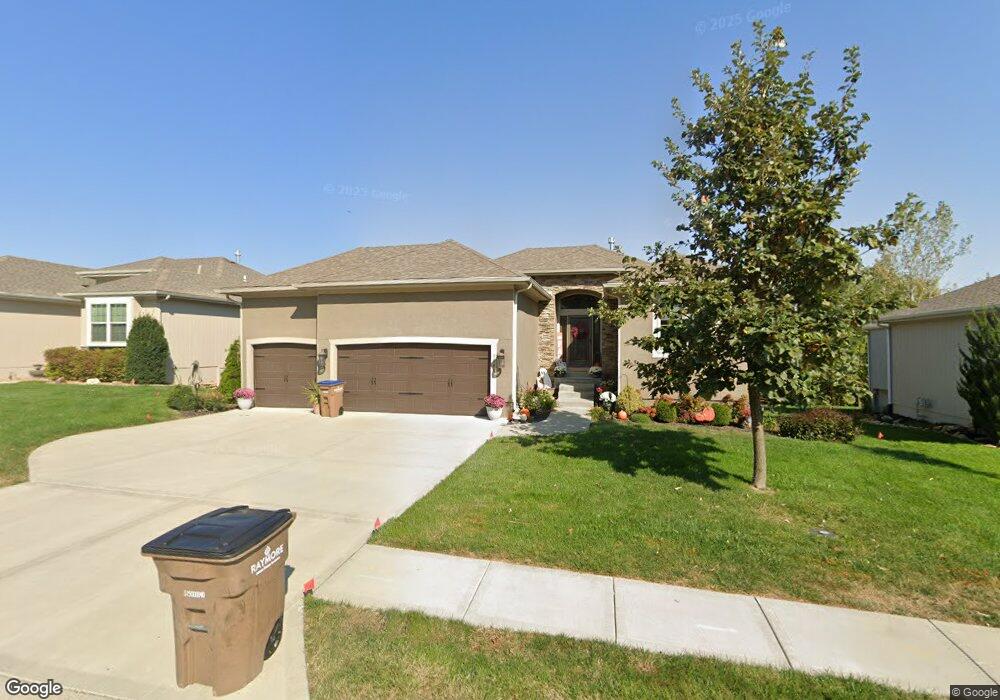 1908 Creekview Ln, Raymore, MO 64083 - photo 1