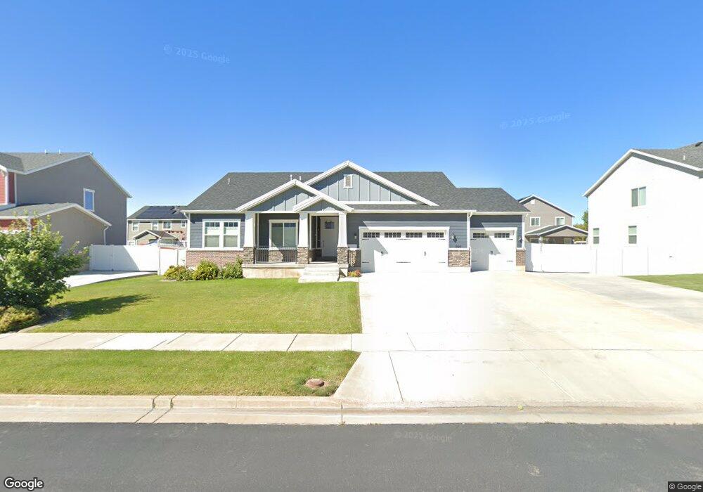 566 S Sugar Pine Dr, Layton, UT 84041 - photo 1