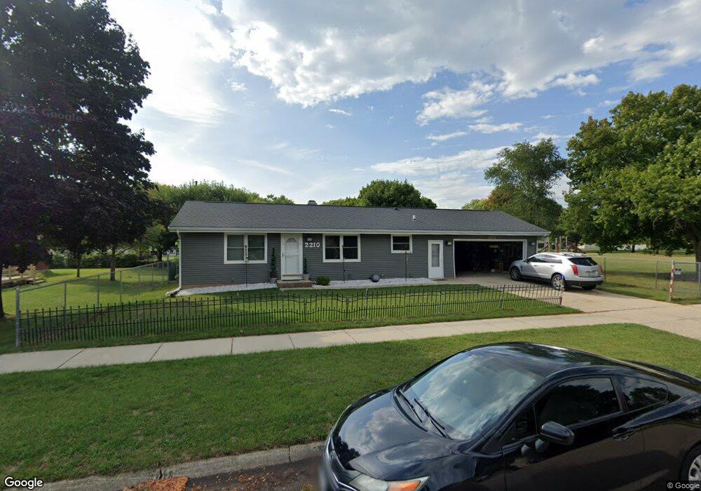 2210 S Pearl St, Janesville, WI 53546 - photo 1