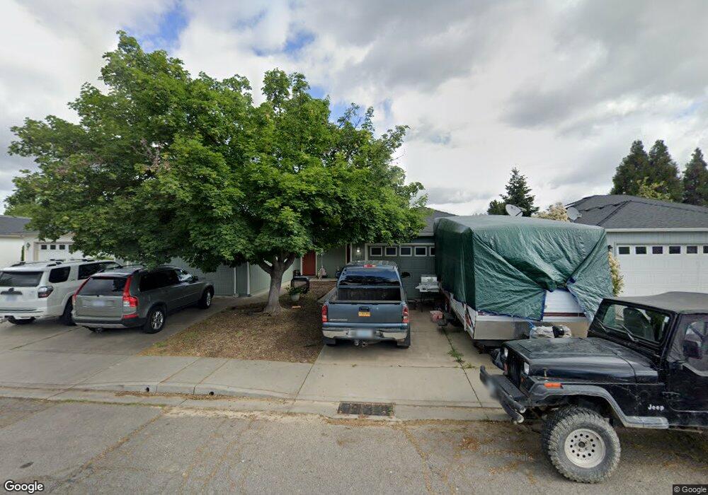 833 Columbine Way, Central Point, OR 97502 - photo 1