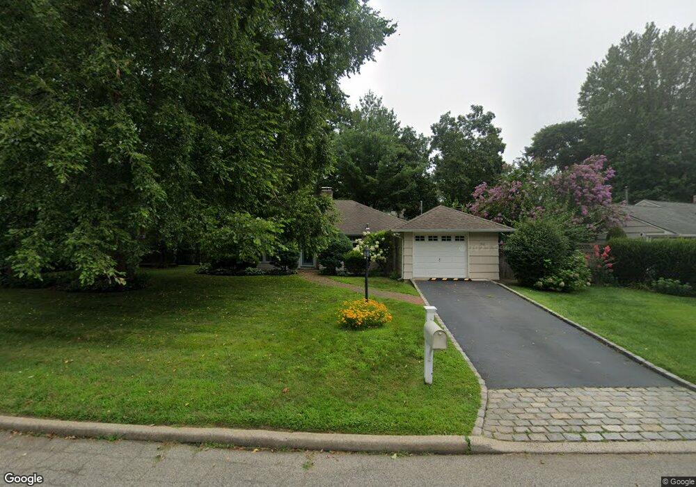 10 Appletree Ln, Glen Cove, NY 11542 - photo 1