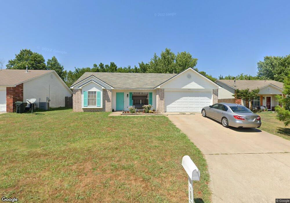 690 Buckingham Dr, Claremore, OK 74017 - photo 1