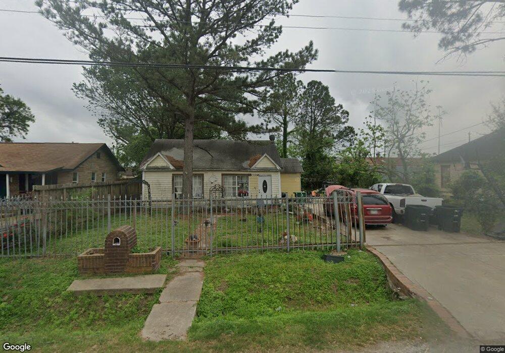 208 Caplin St, Houston, TX 77022 - photo 1