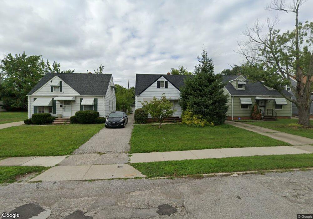 20917 Franklin Rd, Maple Heights, OH 44137 - photo 1