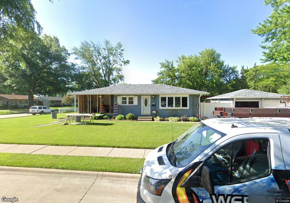 2105 W 38th St, Davenport, IA 52806 - photo 1