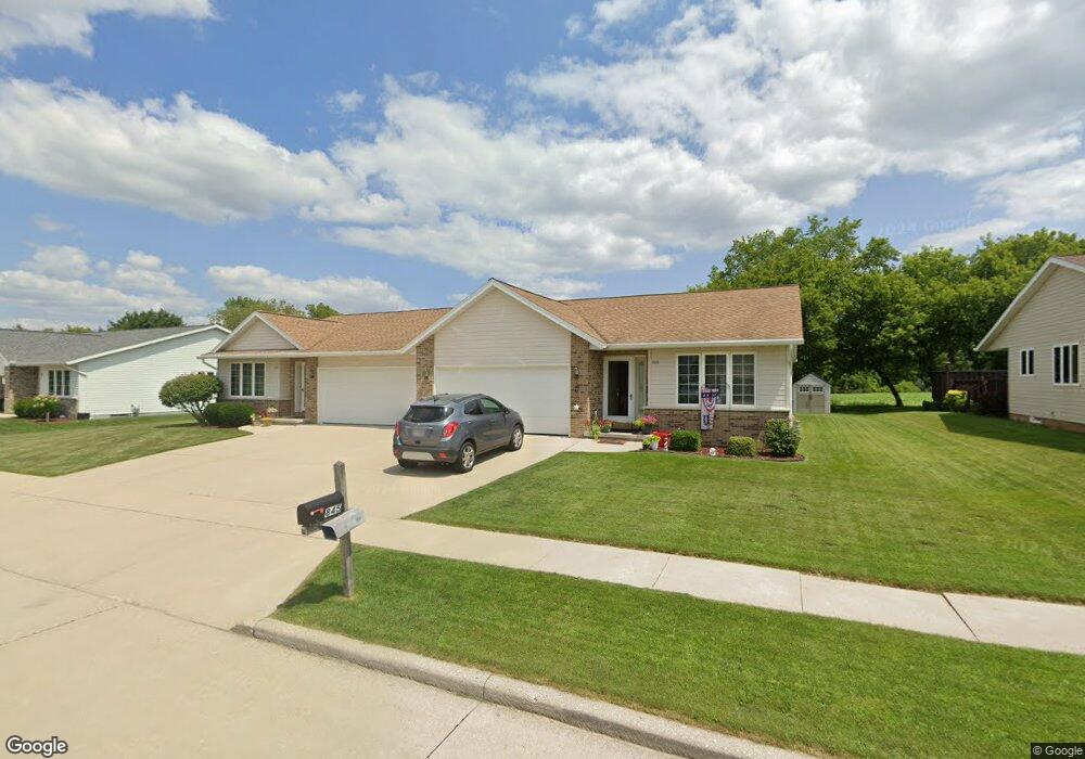 845 River Bluff Dr, Manitowoc, WI 54220 - photo 1