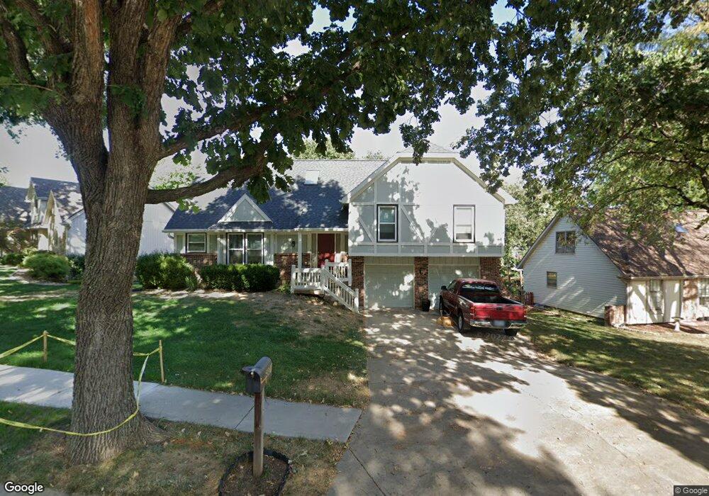 6821 Oakview St, Shawnee, KS 66216 - photo 1