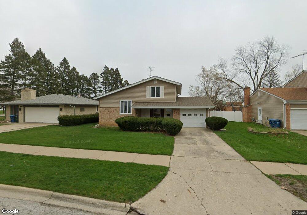 639 Cheyenne Ave, Aurora, IL 60506 - photo 1