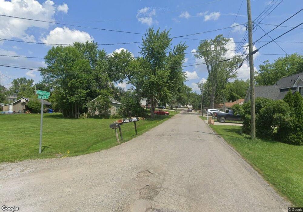 4860 Lakeview Ave, West Bloomfield, MI 48324 - photo 1