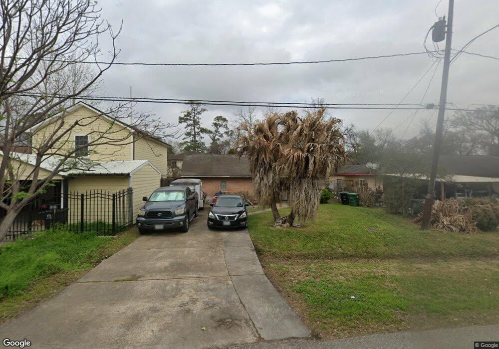 211 Dorchester St, Houston, TX 77022 - photo 1