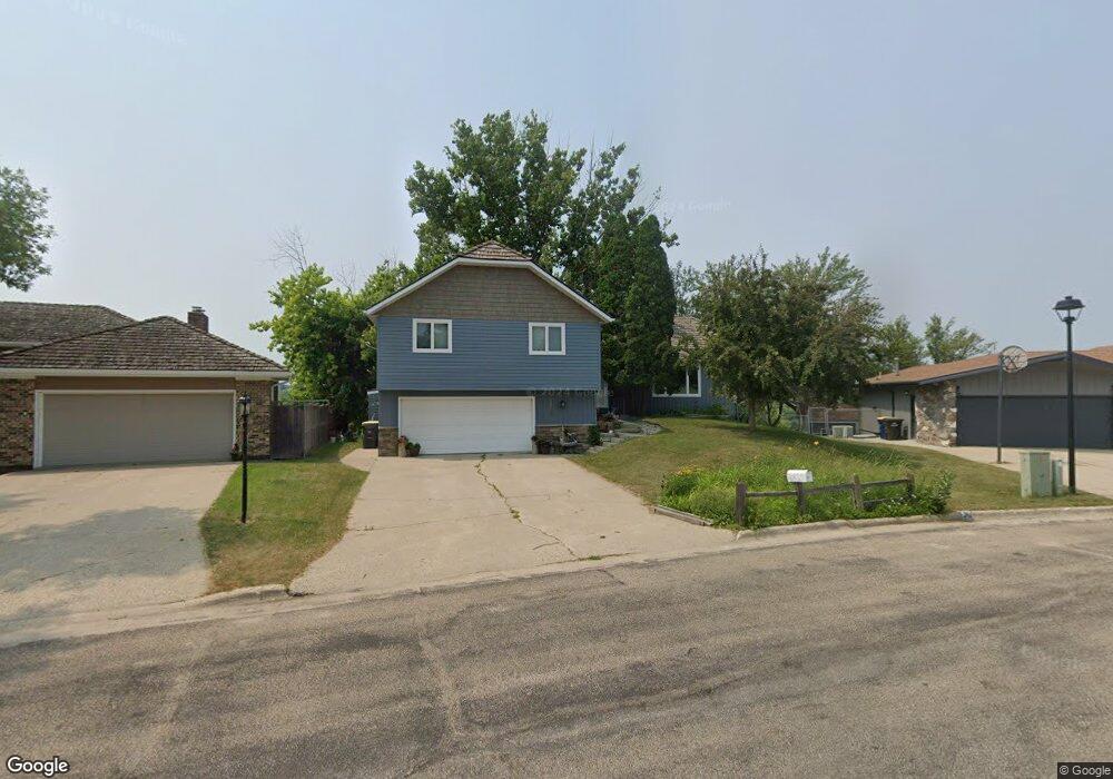 1519 Skyline Dr, Jamestown, ND 58401 - photo 1