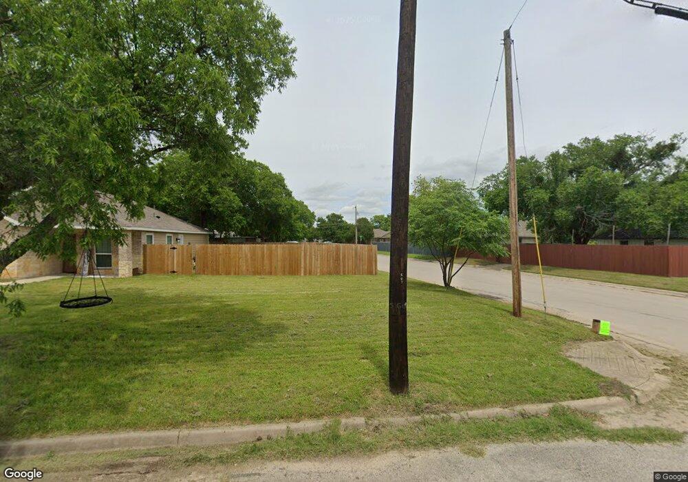 507 Robbins St, Cleburne, TX 76031 - photo 1