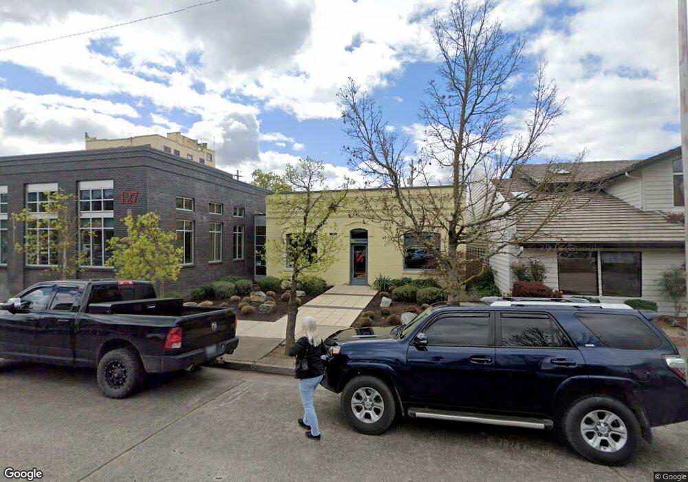 127 NW D St, Grants Pass, OR 97526 - photo 1