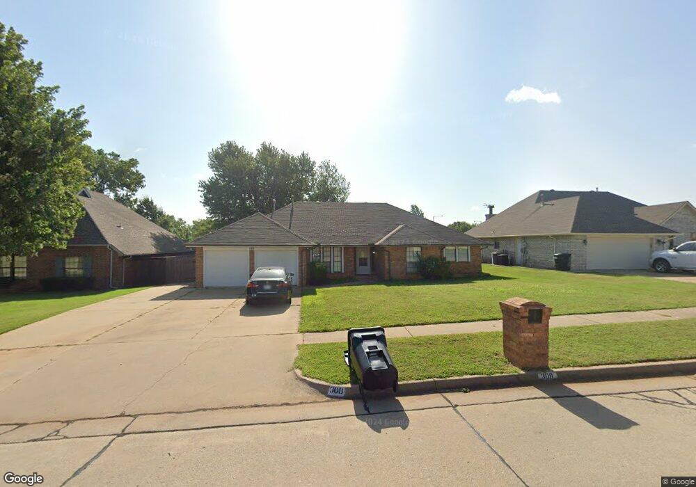 308 S Ramblin Oaks Dr, Moore, OK 73160 - photo 1