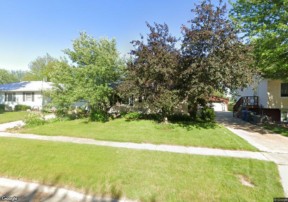 1243 Edgewood Dr, Waterloo, IA 50701 - photo 1