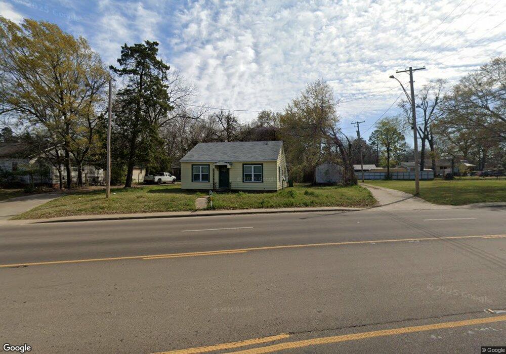 916 N Lake Dr, Texarkana, TX 75501 - photo 1