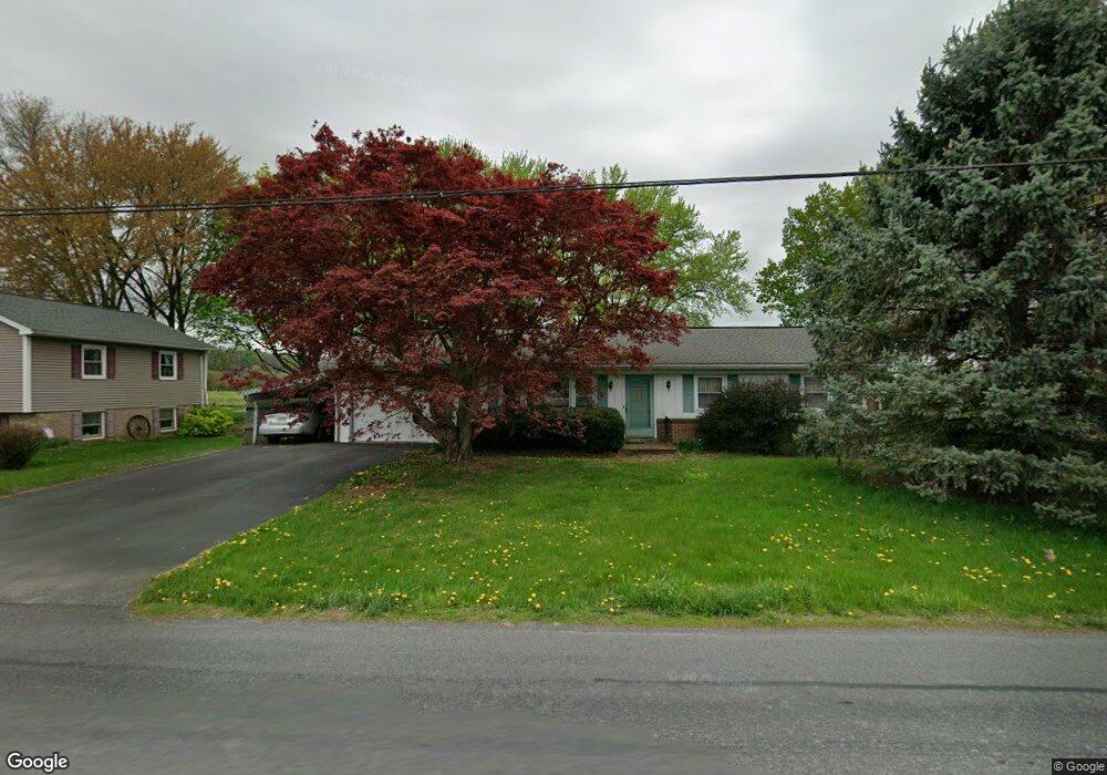 642 S Kinzer Ave, New Holland, PA 17557 - photo 1