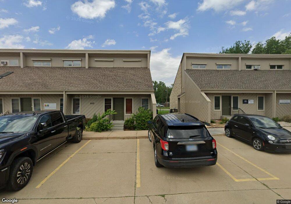 1605 SW 37th St, Topeka, KS 66611 - photo 1