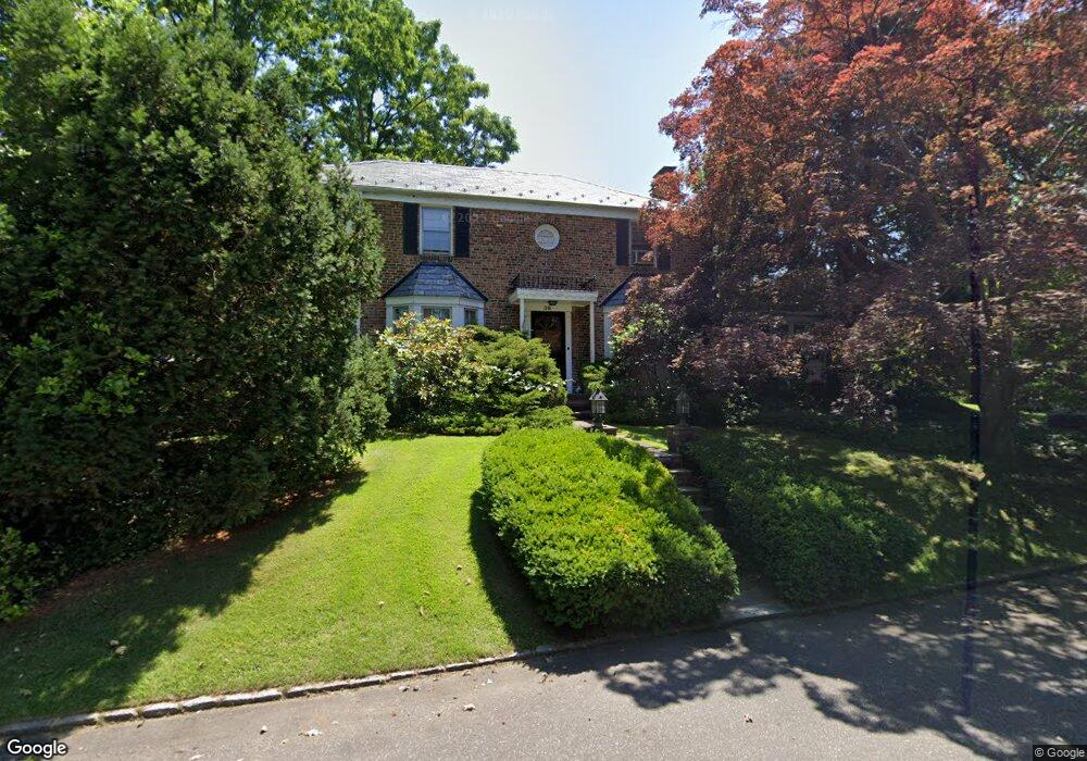 38 W Shore Rd, Manhasset, NY 11030 - photo 1