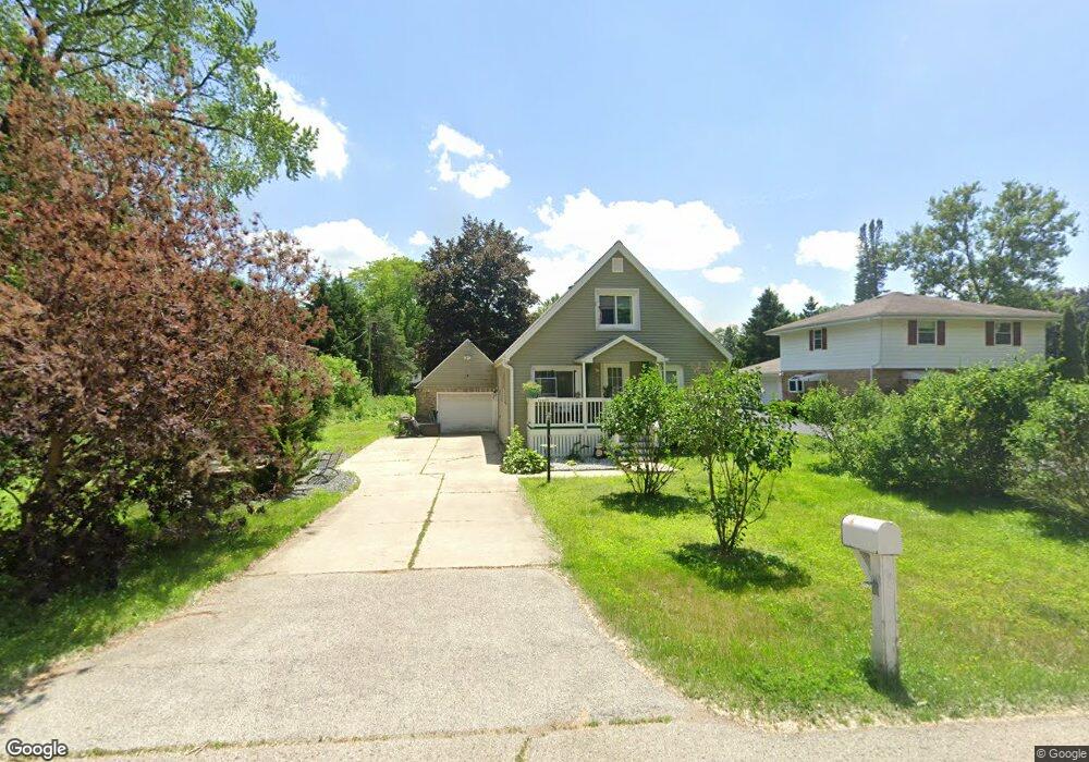 13905 Wrayburn Rd, Elm Grove, WI 53122 - photo 1