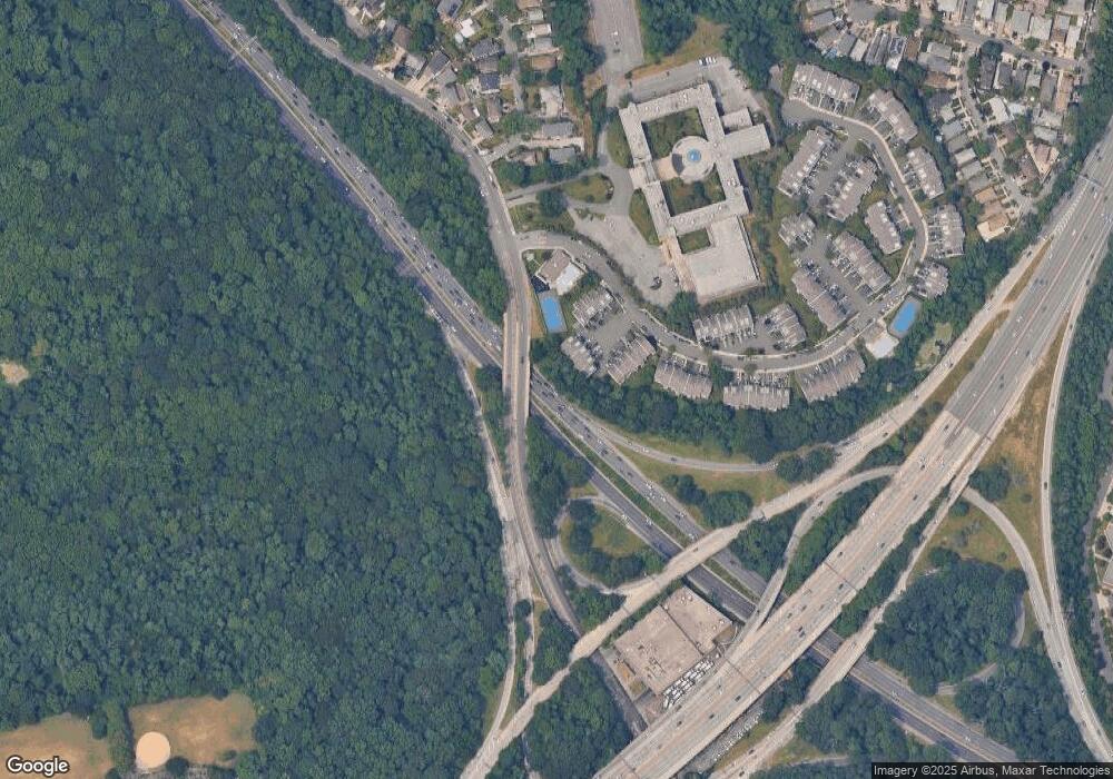 23942 Oak Park Dr unit 4B, Little Neck, NY 11362 - photo 1