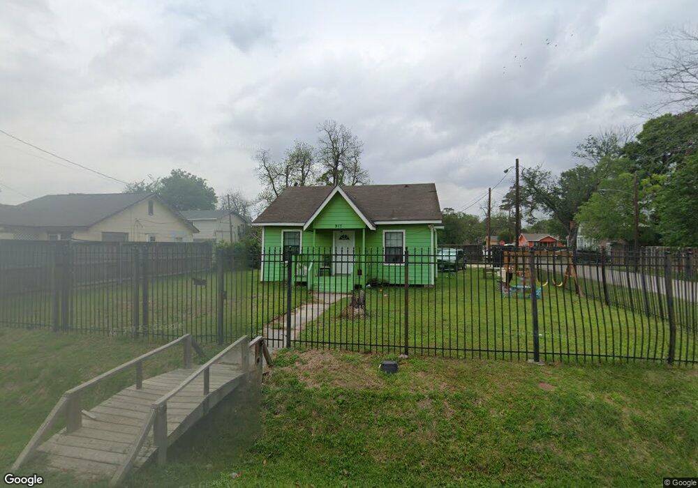 917 Caplin St, Houston, TX 77022 - photo 1