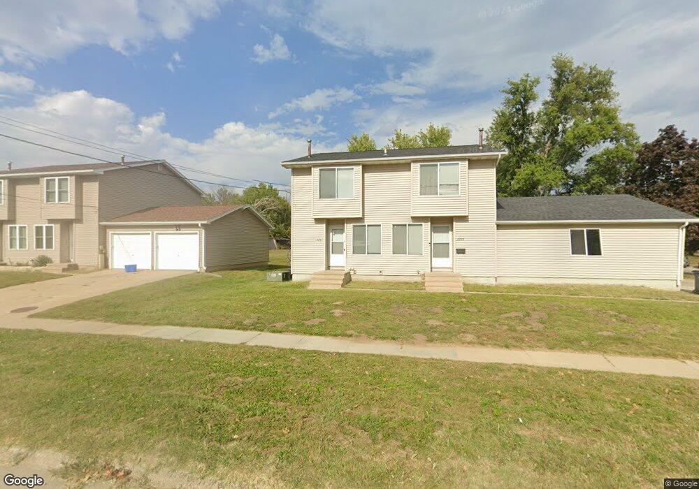 2241 C St SW, Cedar Rapids, IA 52404 - photo 1