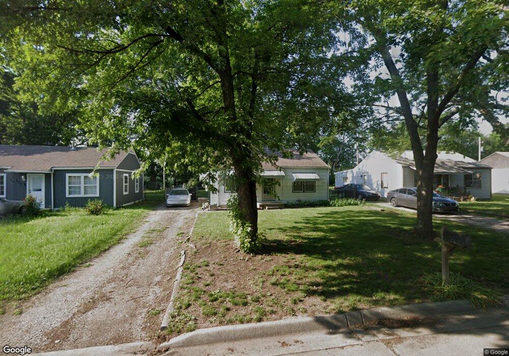 828 SE 33rd St, Topeka, KS 66605 - photo 1
