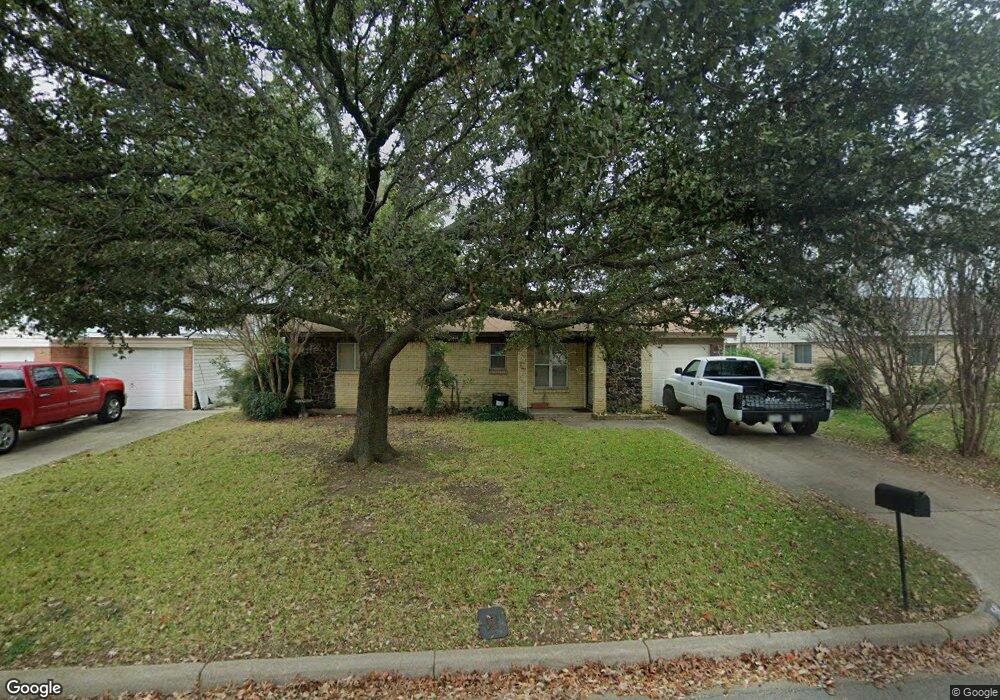 541 Livingston Dr, Hurst, TX 76053 - photo 1
