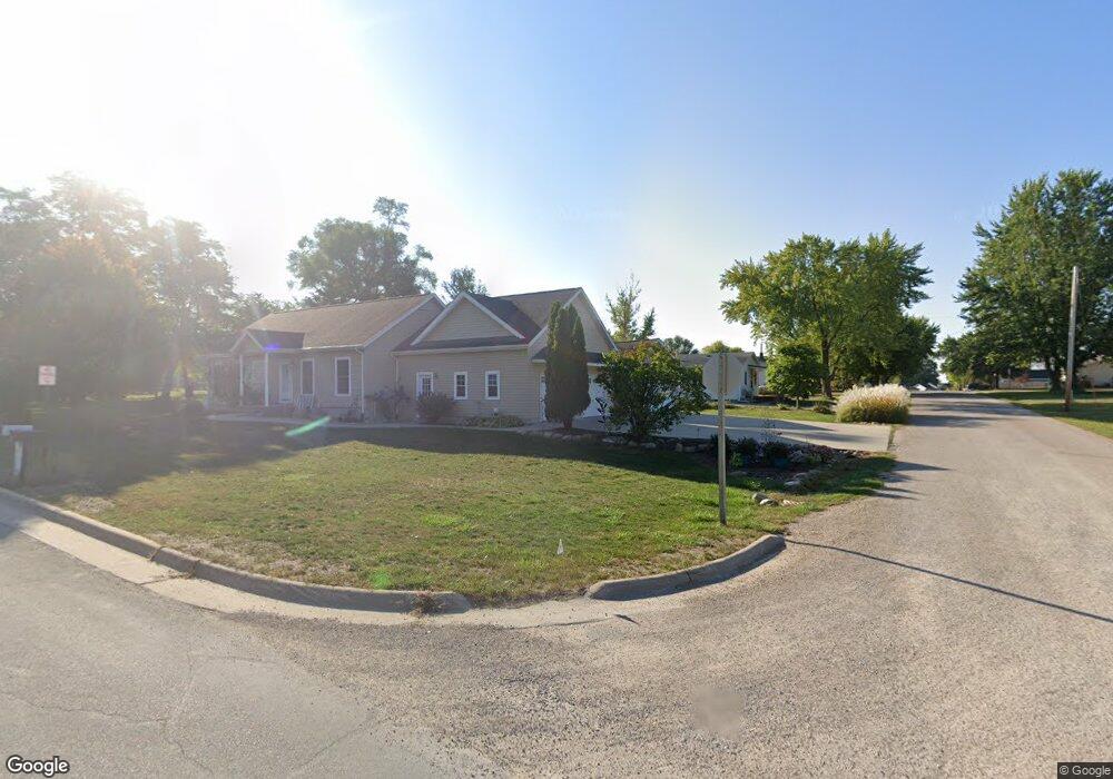 102 W Jefferson Ave, Urbana, IA 52345 - photo 1