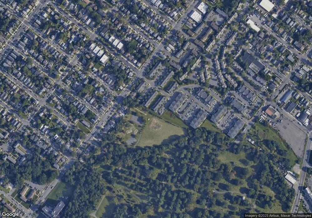 501 Evergreen Ct unit 501, New Brunswick, NJ 08901 - photo 1