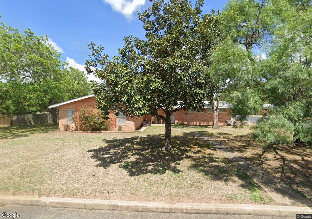 710 N Pecan St, Fredericksburg, TX 78624 - photo 1