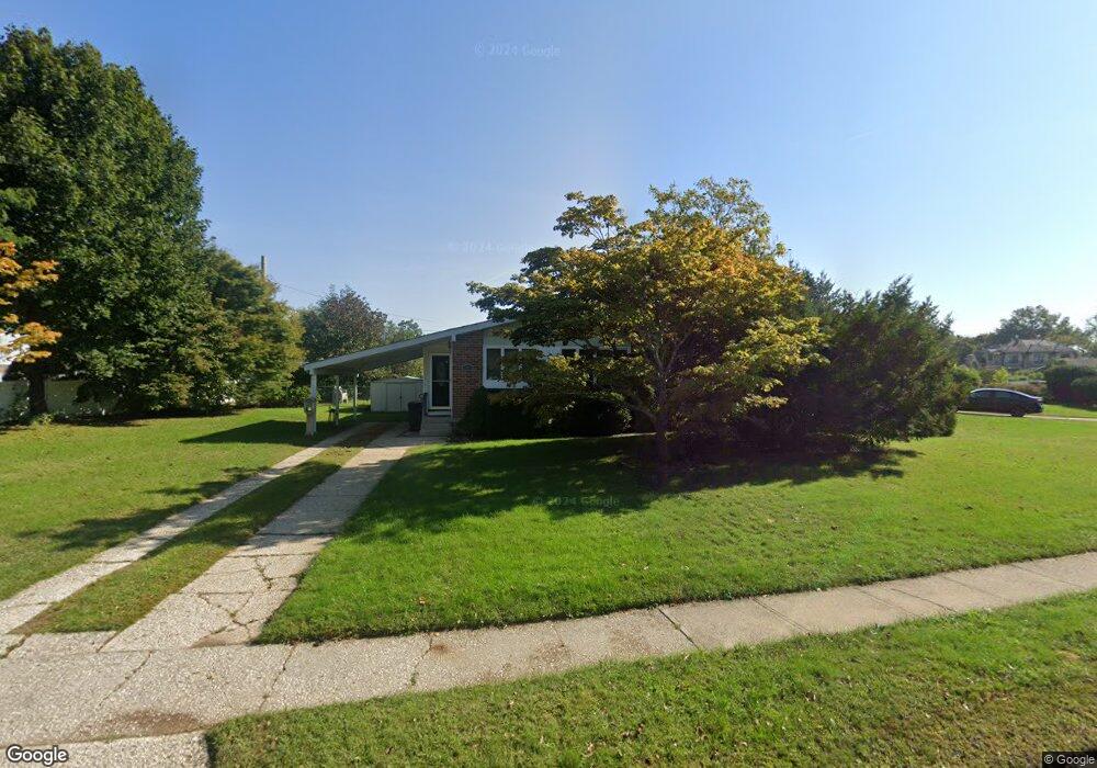 46 Hayrick Ln, ComMacK, NY 11725 - photo 1