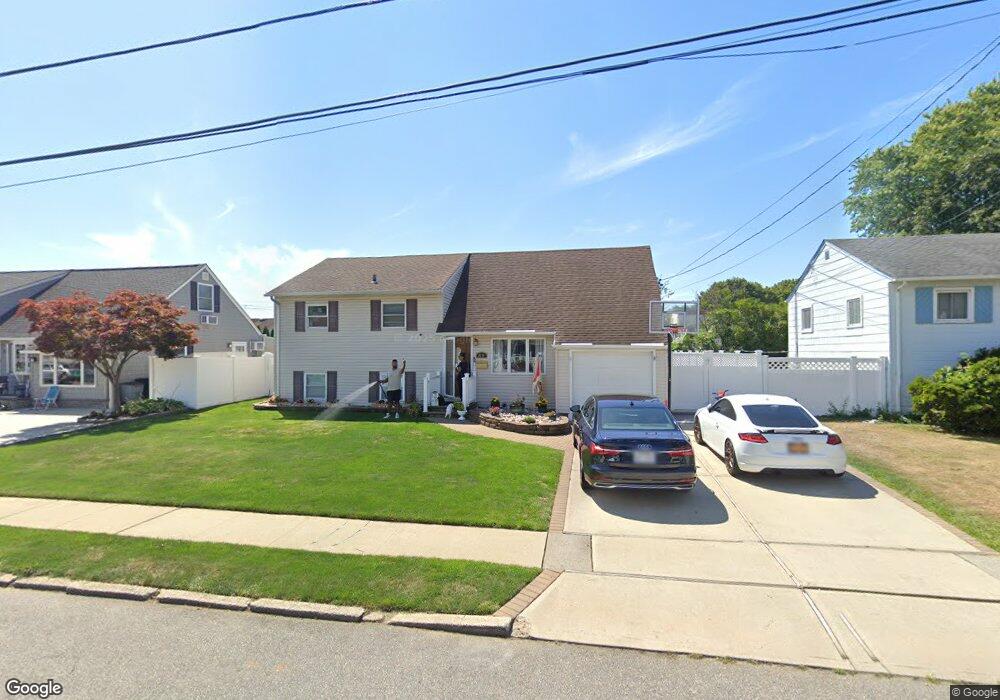 1016 N Niagara Ave, Lindenhurst, NY 11757 - photo 1