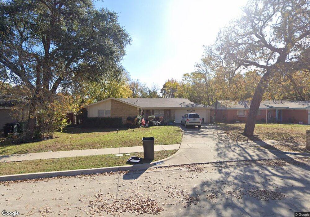 512 E Redbud Dr, Hurst, TX 76053 - photo 1