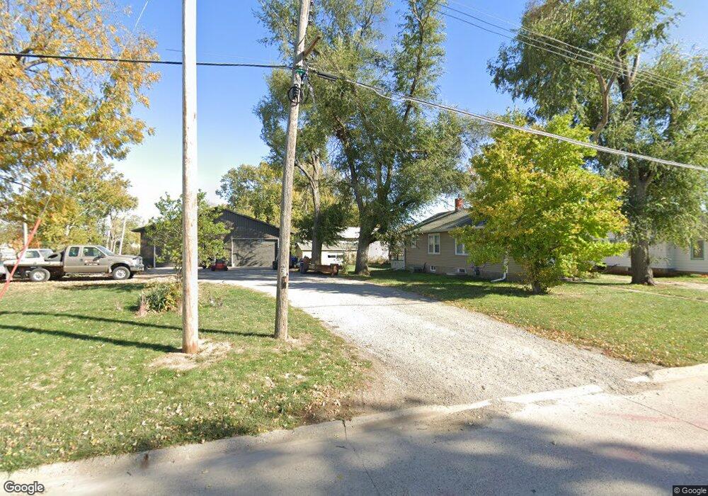 1030 E 10th St N, Newton, IA 50208 - photo 1
