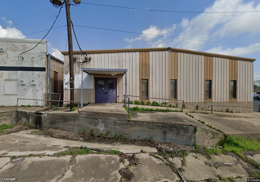 215 E 2nd St, Bonham, TX 75418 - photo 1