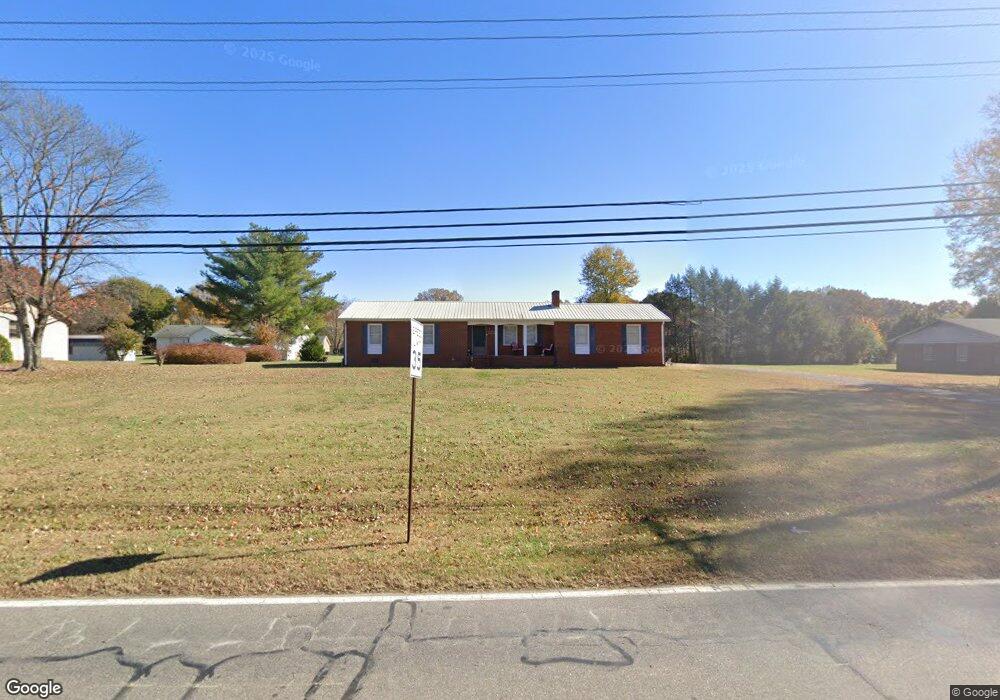 228 N Greenbriar Rd, Statesville, NC 28625 - photo 1