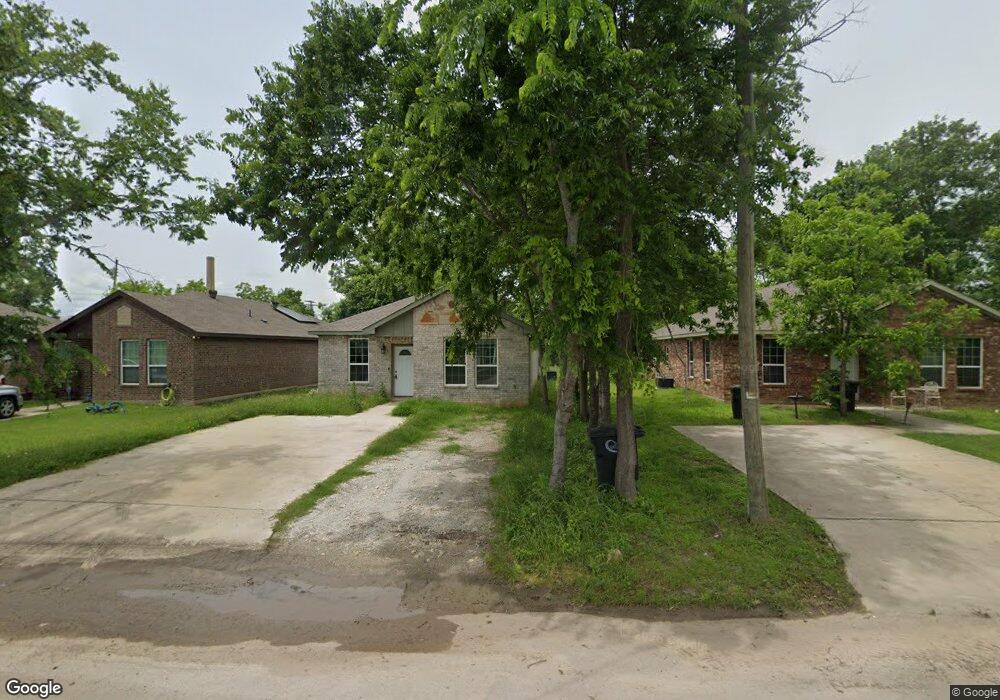 431 Sabine Ave, Cleburne, TX 76031 - photo 1