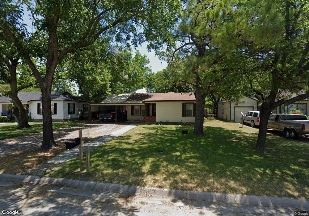 1204 N Morris St, Gainesville, TX 76240 - photo 1