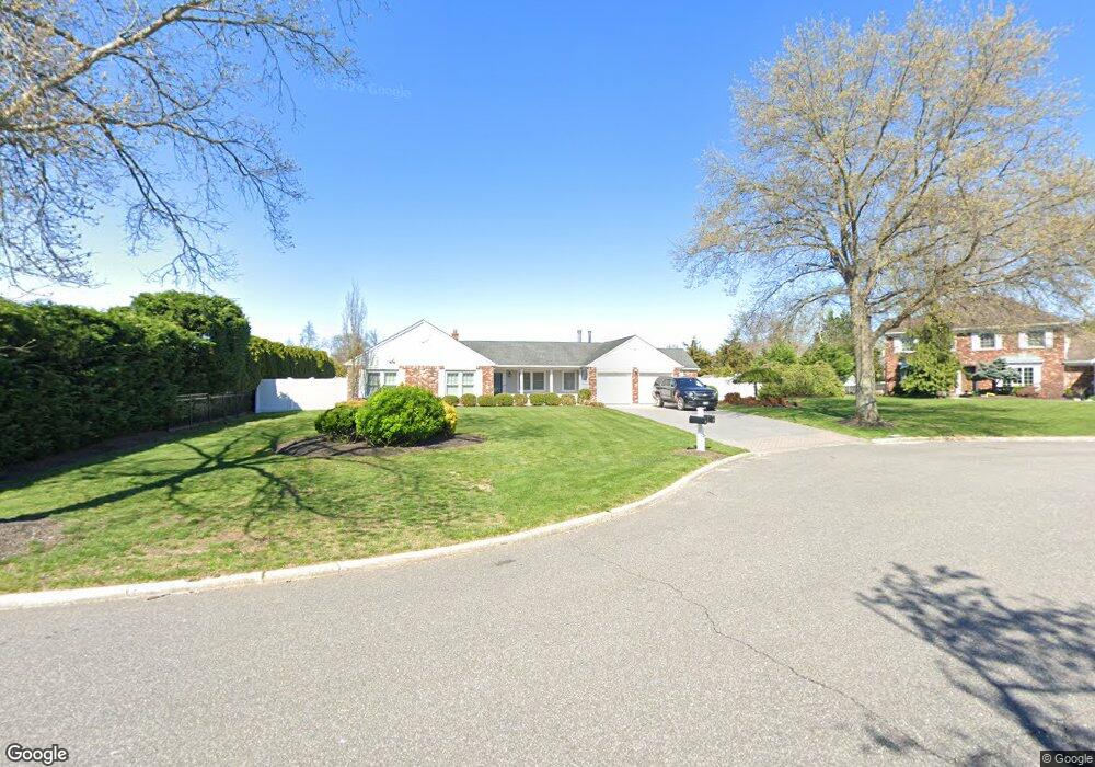 6 Hillview Ct, ComMacK, NY 11725 - photo 1