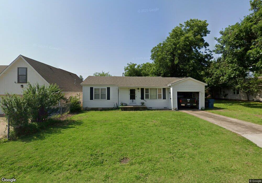 1111 E 2nd St, Cushing, OK 74023 - photo 1